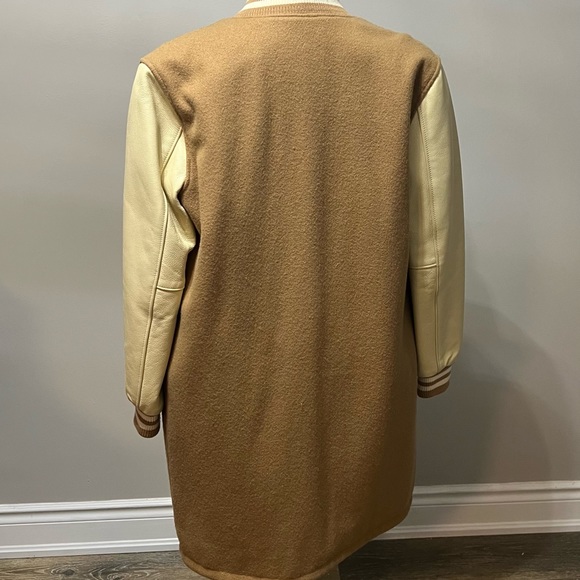 Roots Wool & Leather Unisex Varsity Jacket Medium
Purchase Price $489 + HST - Picture 4 of 4